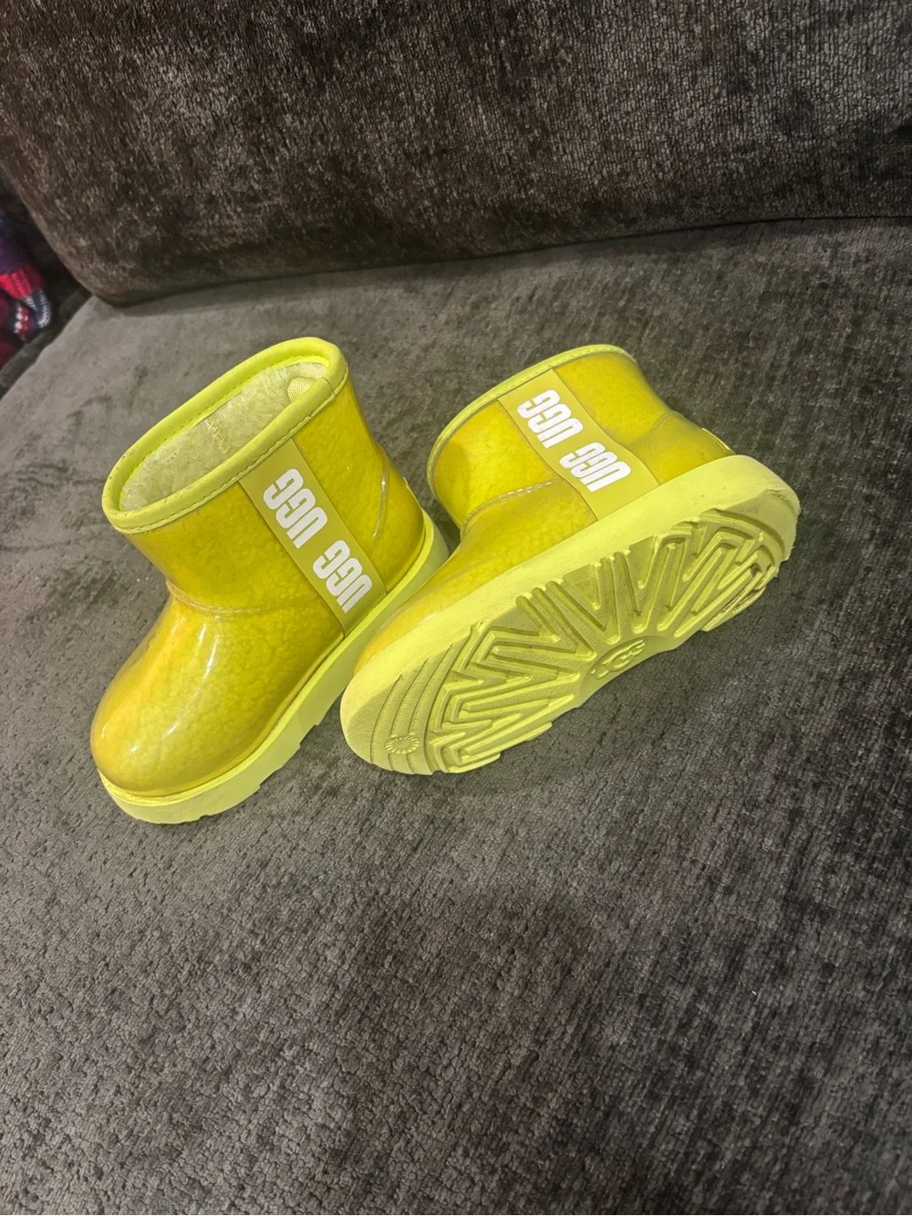UGG Kids Classic Clear Mini II Boots Sherpa Lined Sulfur Green Size 10
